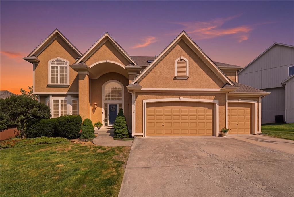 1st image of 172 Ne Hidden Ridge Ln, Lees Summit, MO 64064 | MLS# 2635604