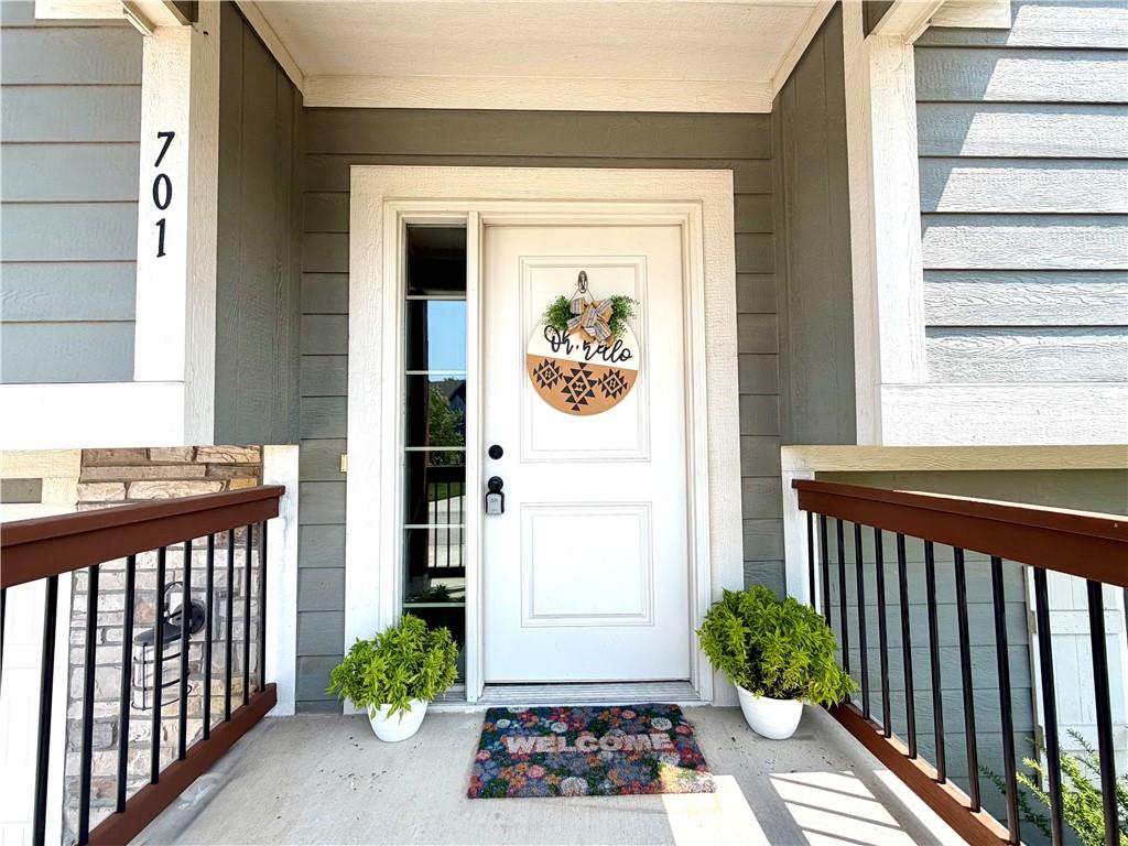 2nd image of 701 Se Juniper Dr, Blue Springs, MO 64014 | MLS# 2635605
