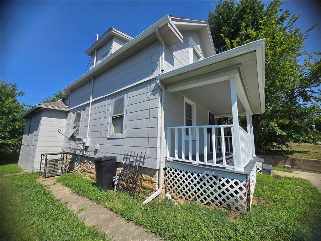 2nd image of 3738 Brooklyn Ave, Kansas City, MO 64109 | MLS# 2635628