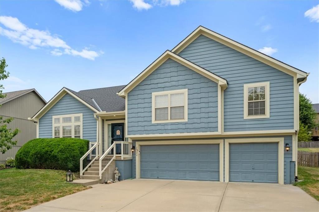 1st image of 1511 Honeysuckle Dr, Liberty, MO 64068 | MLS# 2635630