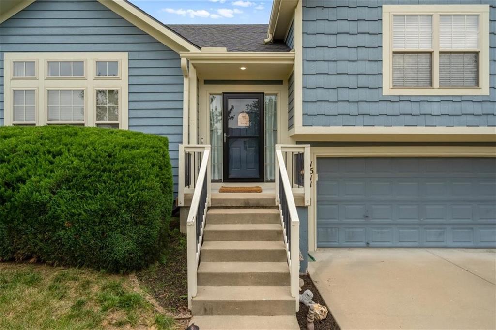 2nd image of 1511 Honeysuckle Dr, Liberty, MO 64068 | MLS# 2635630