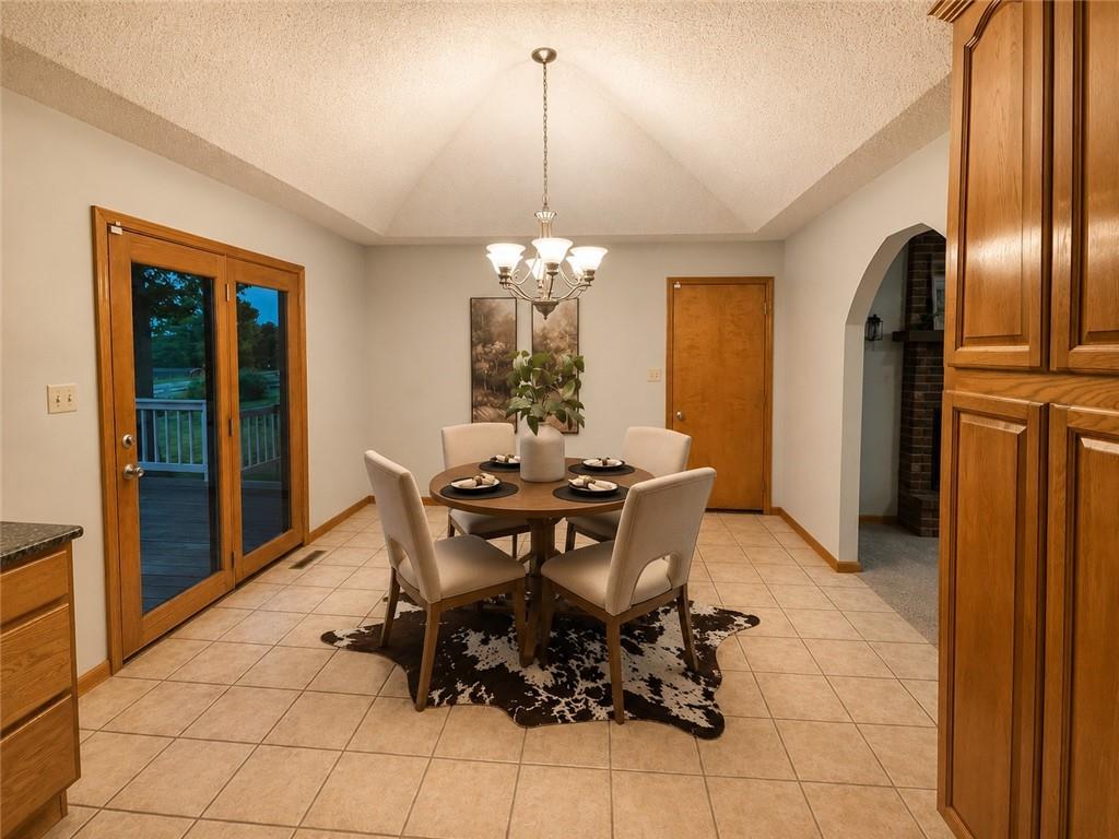 3rd image of 815 Kouns Ln, Edwardsville, KS 66111 | MLS# 2635631