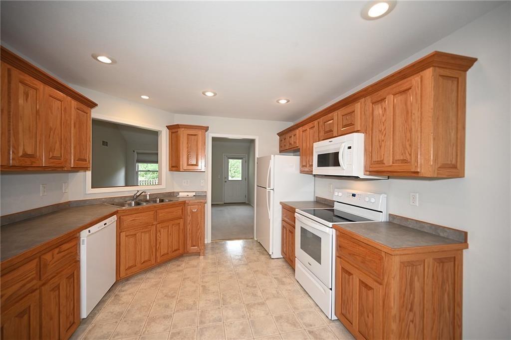 4th image of 14 Sandi Cir, Dearborn, MO 64439 | MLS# 2635655