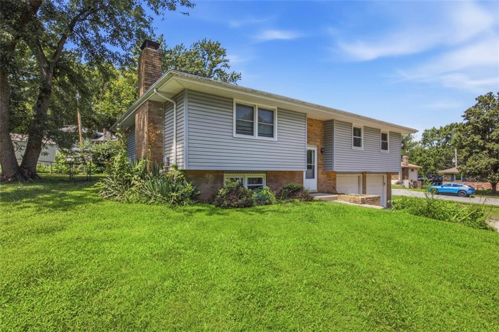 2nd image of 1008 S 21st Ter, Leavenworth, KS 66048 | MLS# 2635658
