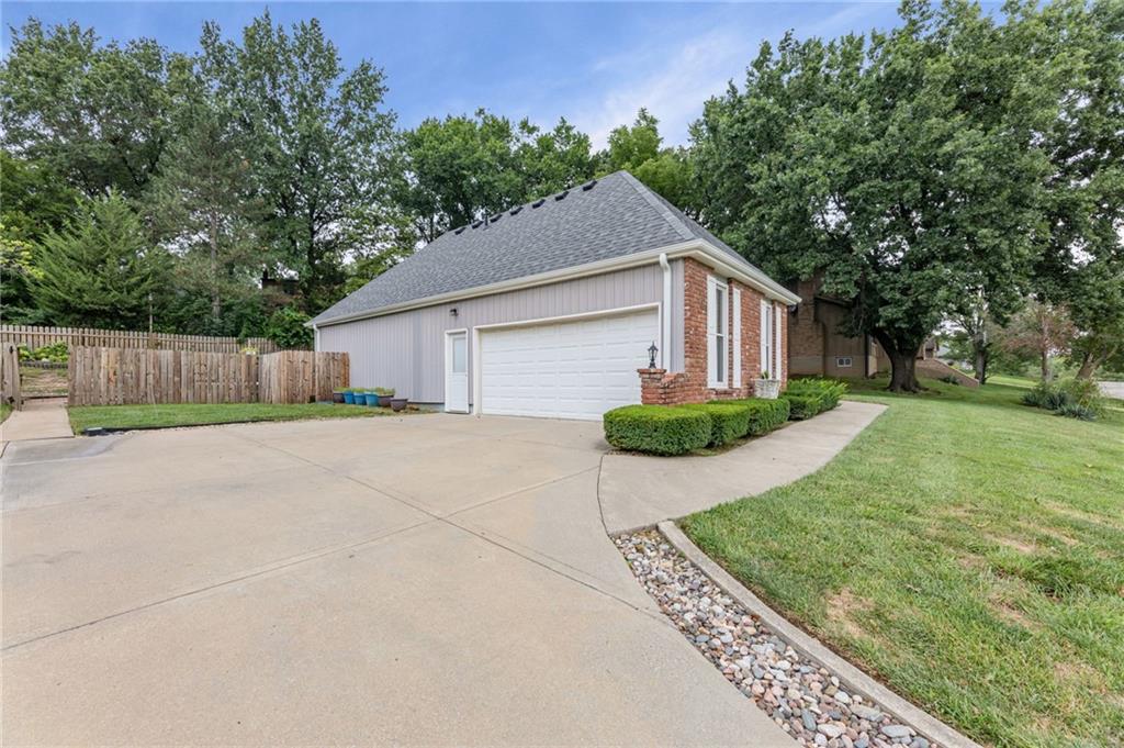 3rd image of 5204 Stearns St, Shawnee, KS 66203 | MLS# 2635674