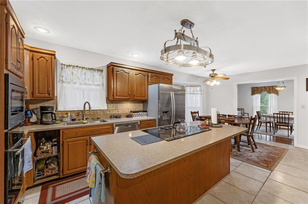 5th image of 5204 Stearns St, Shawnee, KS 66203 | MLS# 2635674