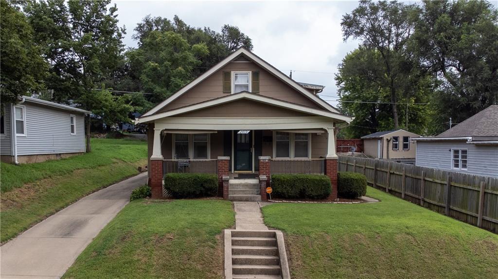 2nd image of 2419 S 17th St, St Joseph, MO 64503 | MLS# 2635685