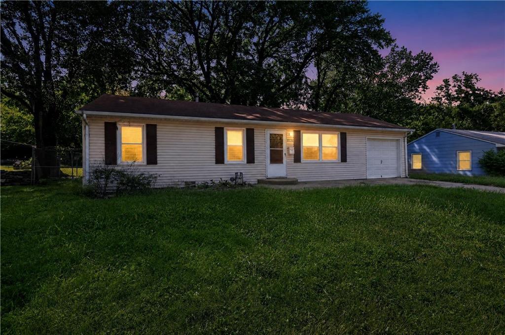 3rd image of 10324 Oakland Ave, Kansas City, MO 64134 | MLS# 2635690