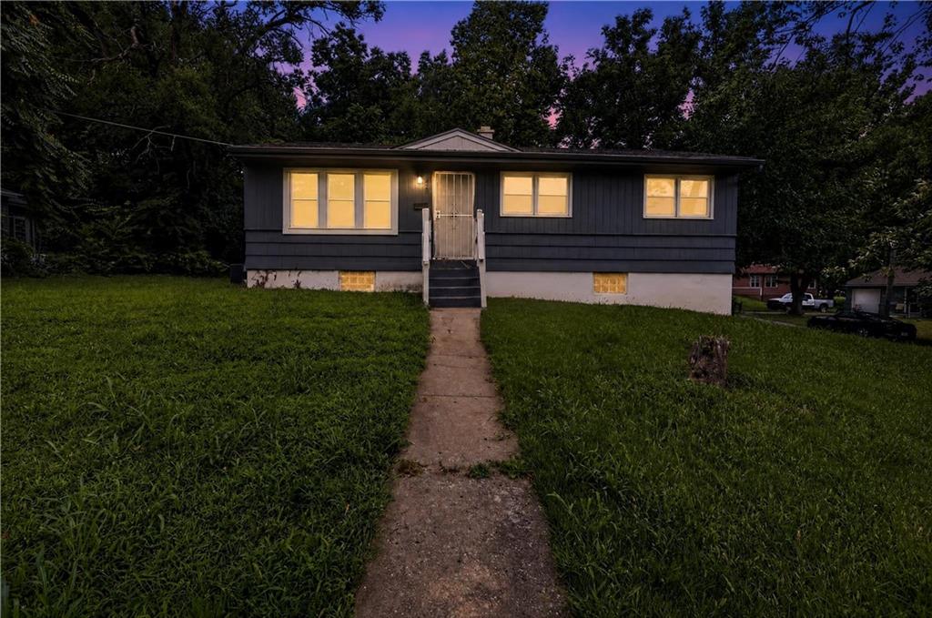 2nd image of 1420 E 82nd St, Kansas City, MO 64131 | MLS# 2635692