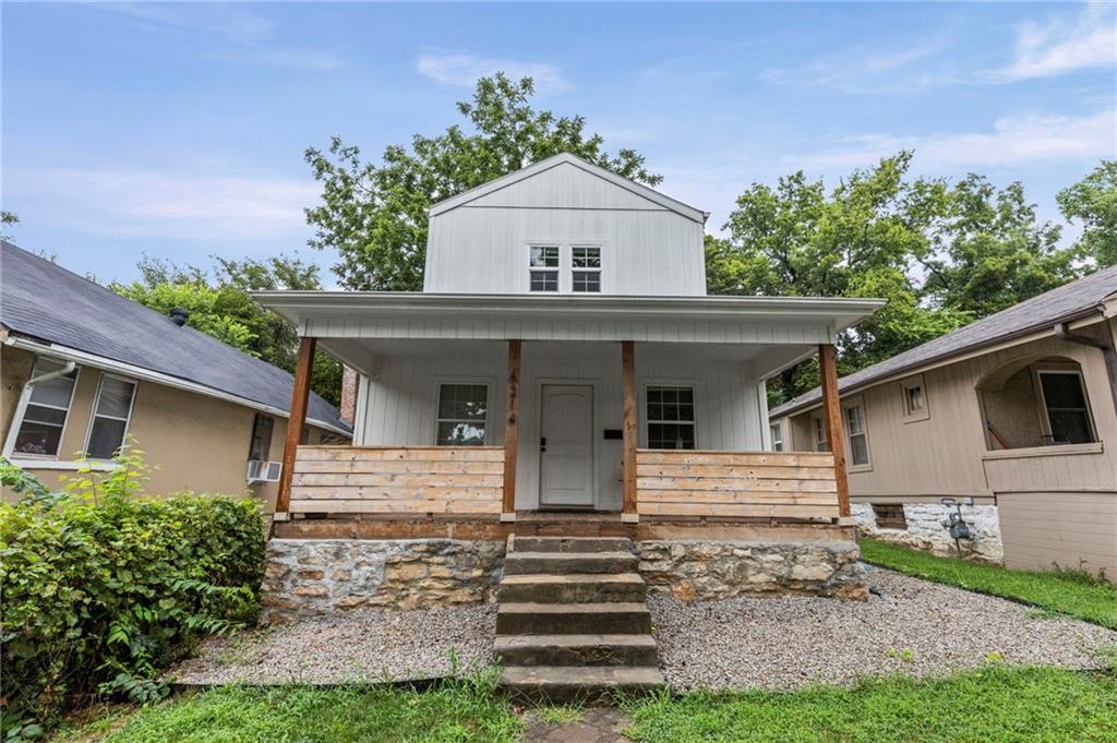 1st image of 6214 Tracy Ave, Kansas City, MO 64110 | MLS# 2635708
