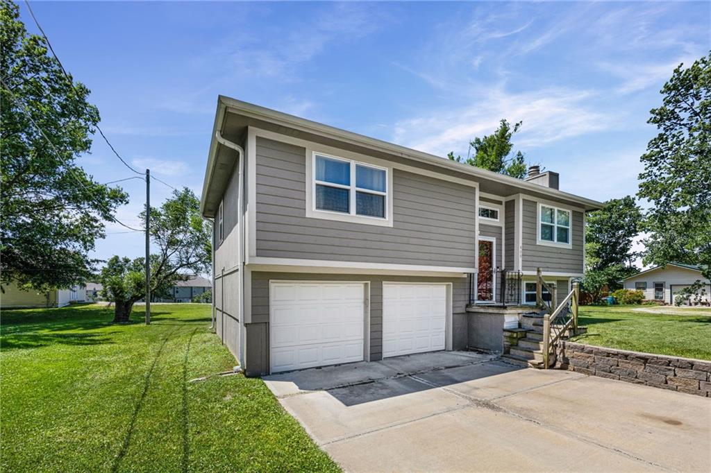 1st image of 409 W South St, Spring Hill, KS 66083 | MLS# 2635716