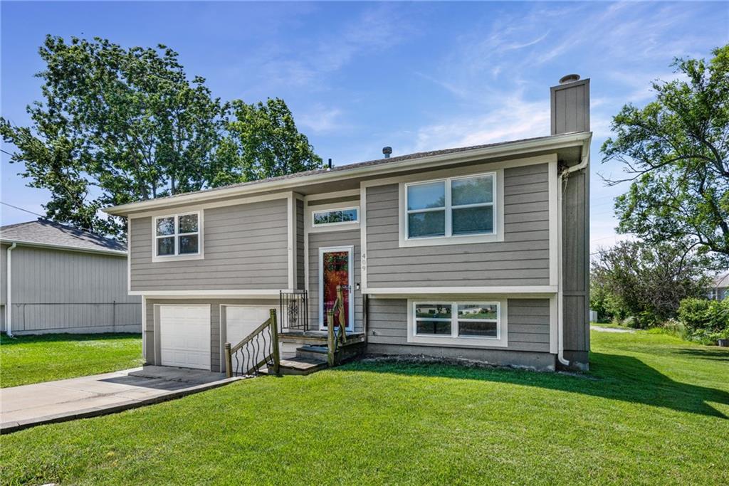 2nd image of 409 W South St, Spring Hill, KS 66083 | MLS# 2635716