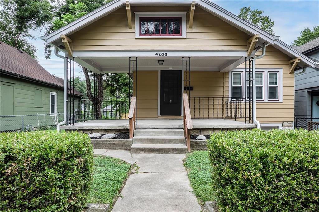 2nd image of 4206 Bell St, Kansas City, MO 64111 | MLS# 2635733
