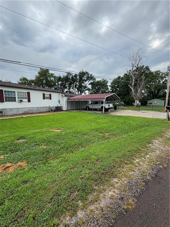 3rd image of 3008 Sw Lakefront Ln W, St Joseph, MO 64504 | MLS# 2635735