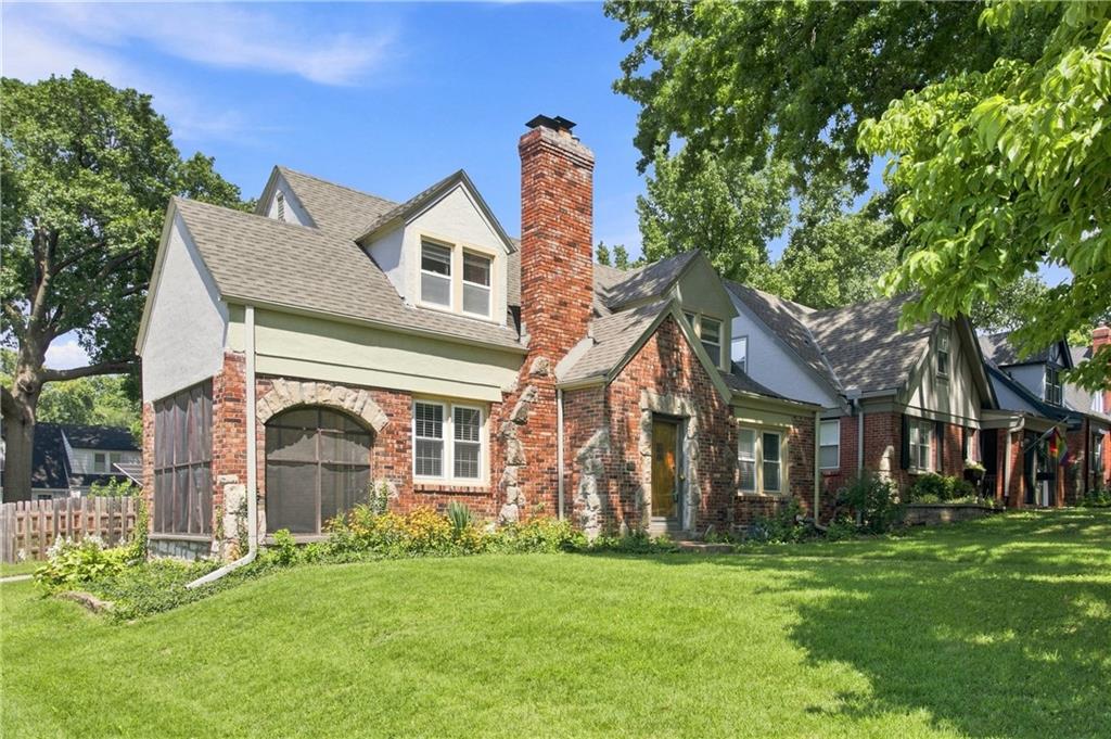 3rd image of 200 E 73Rd Ter, Kansas City, MO 64114 | MLS# 2635754