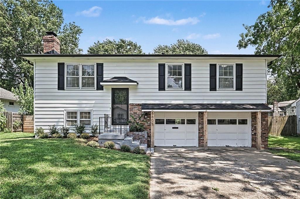 2nd image of 6805 Switzer Ln, Shawnee, KS 66203 | MLS# 2635762