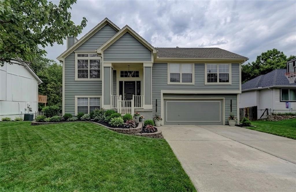 1st image of 900 Sw Daney Dr, Lees Summit, MO 64081 | MLS# 2635768