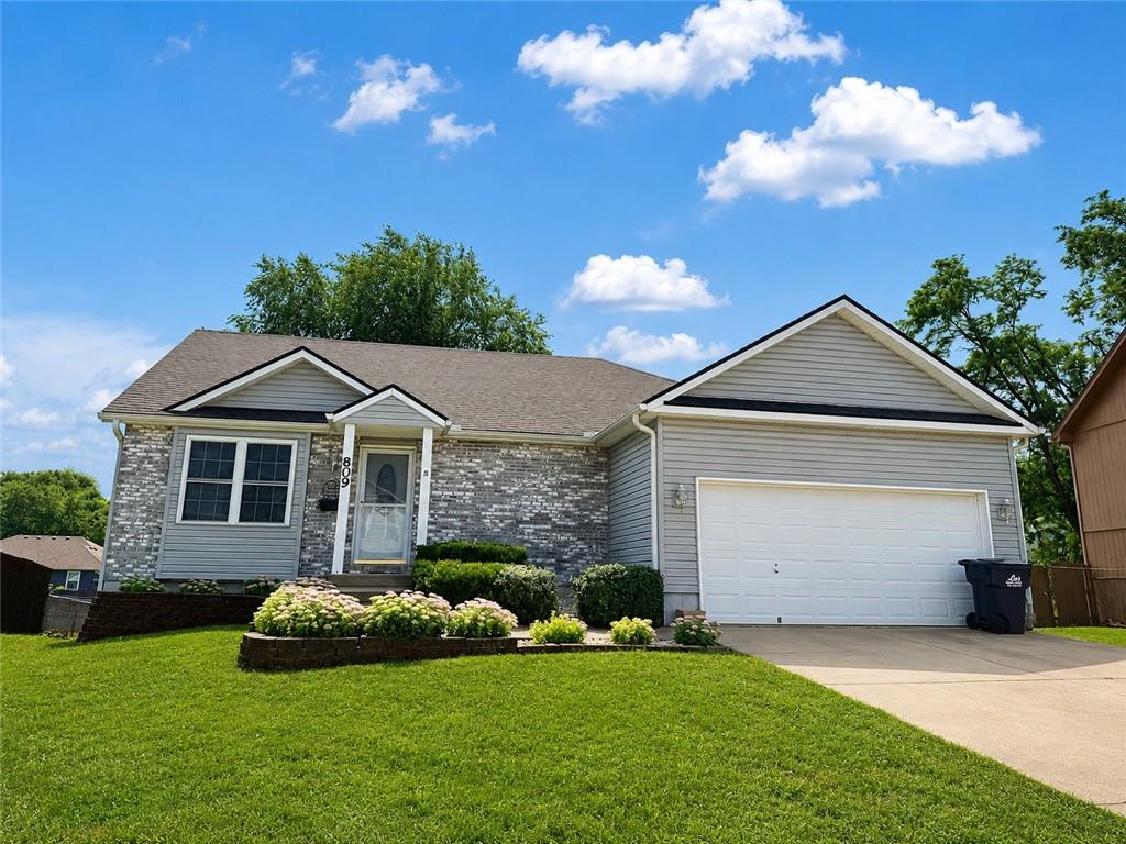 1st image of 809 Sw Graystone Dr, Grain Valley, MO 64029 | MLS# 2635769