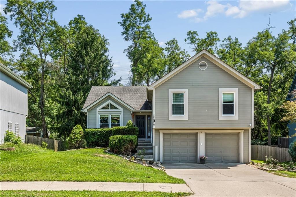 1st image of 1101 Nw 72nd St, Kansas City, MO 64118 | MLS# 2635774