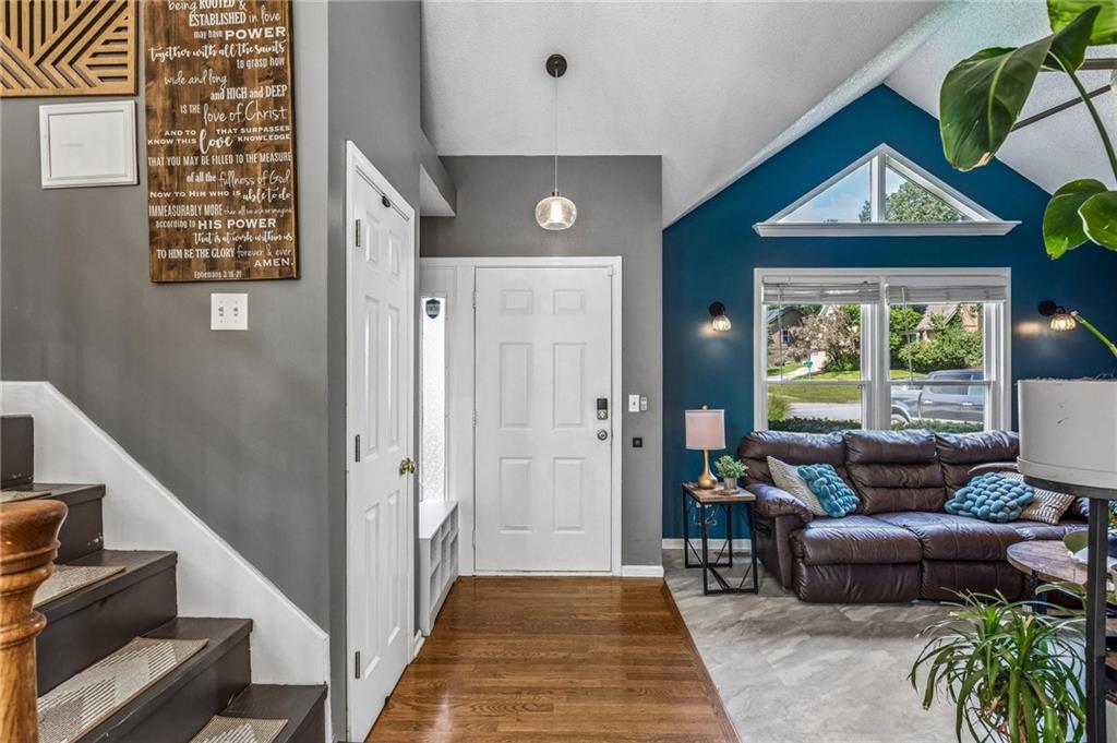 2nd image of 1101 Nw 72nd St, Kansas City, MO 64118 | MLS# 2635774