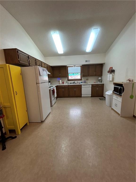 2nd image of 725 A & B Kiowa St, Leavenworth, KS 66048 | MLS# 2635802