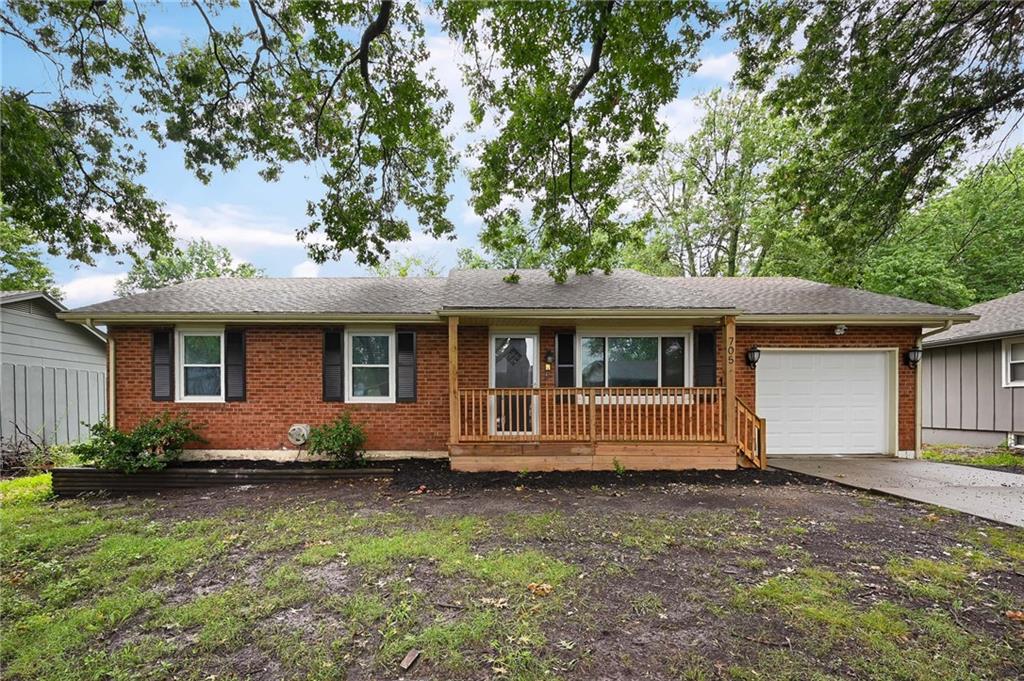 2nd image of 705 Ne Darwin St, Lees Summit, MO 64063 | MLS# 2635804