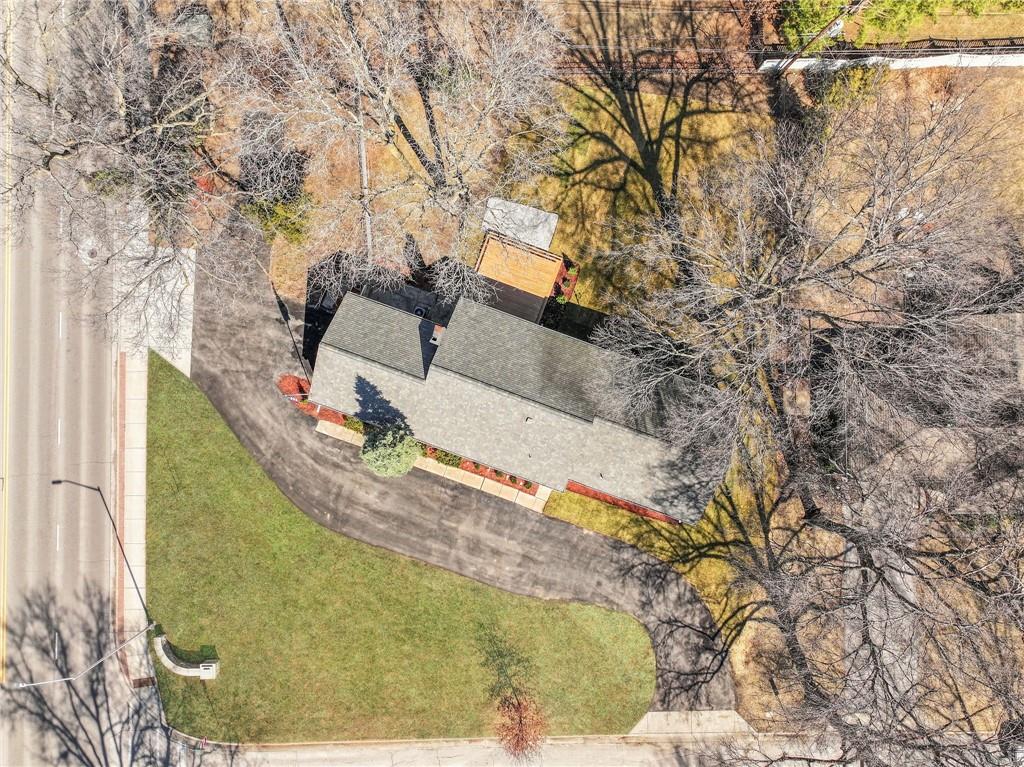 69th image of 3520 W 93rd St, Leawood, KS 66206 | MLS# 2635818