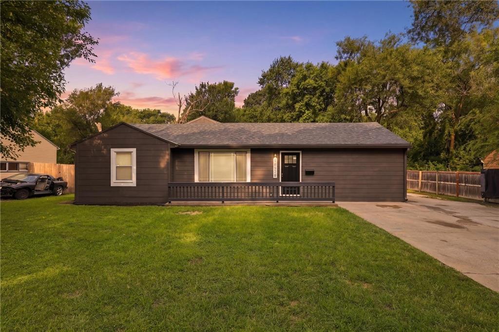 1st image of 10518 Palmer Ave, Kansas City, MO 64134 | MLS# 2635834