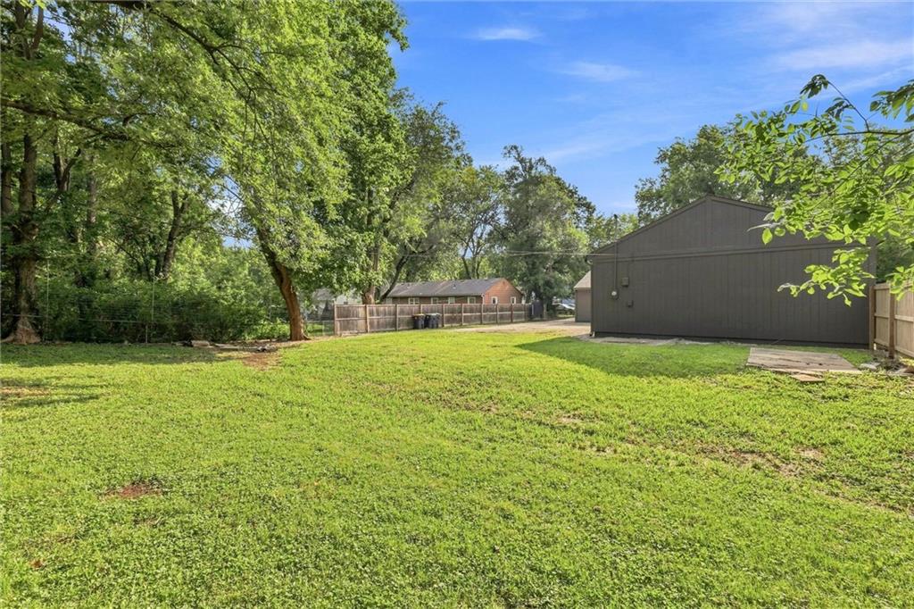 30th image of 10518 Palmer Ave, Kansas City, MO 64134 | MLS# 2635834