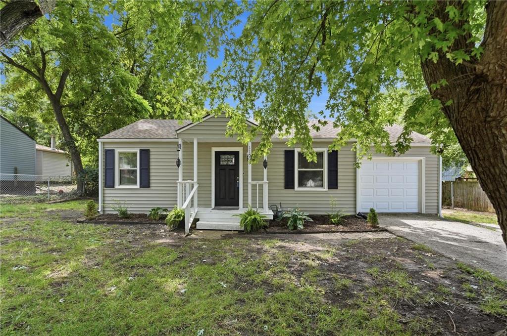 1st image of 11505 E 75th St, Raytown, MO 64138 | MLS# 2635836