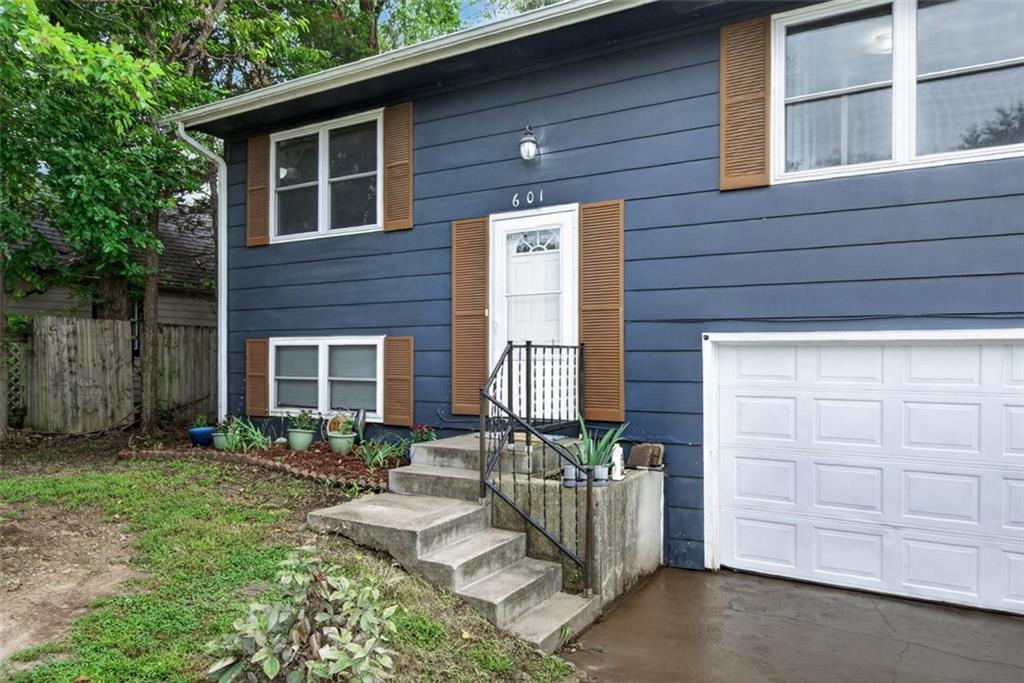 2nd image of 601 Se 23rd St, Topeka, KS 66605 | MLS# 2635844