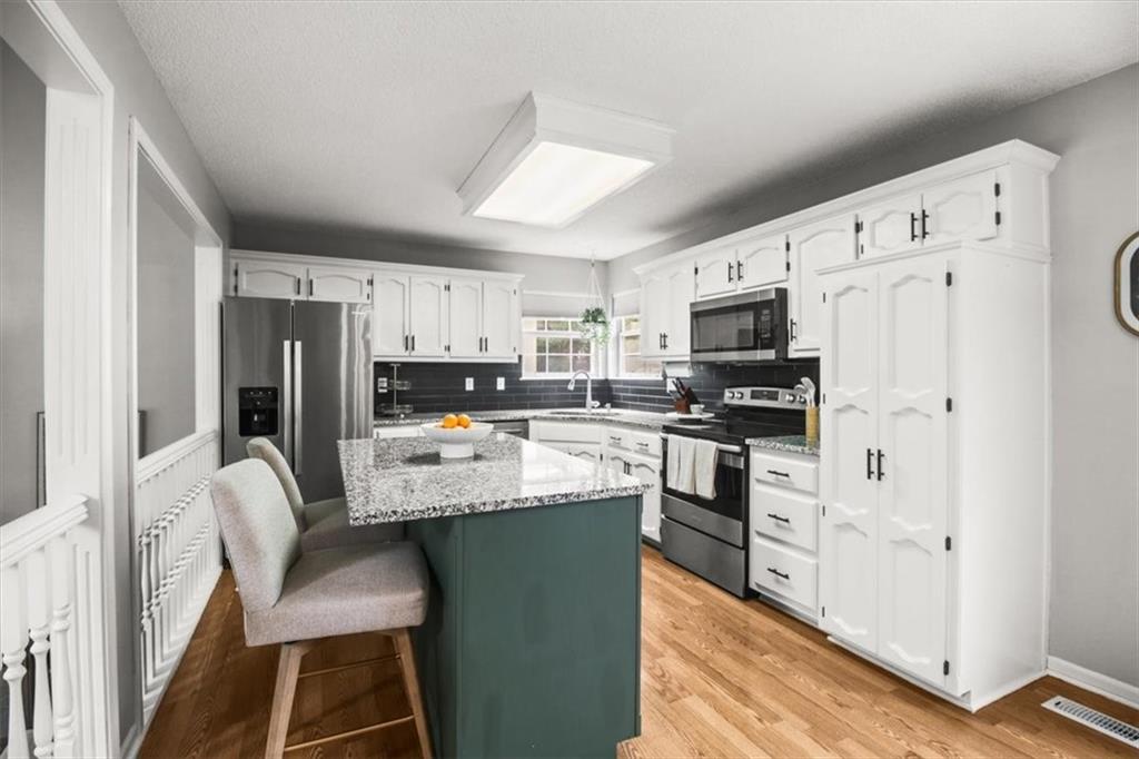 5th image of 427 Se Franklin Ct, Blue Springs, MO 64014 | MLS# 2635849