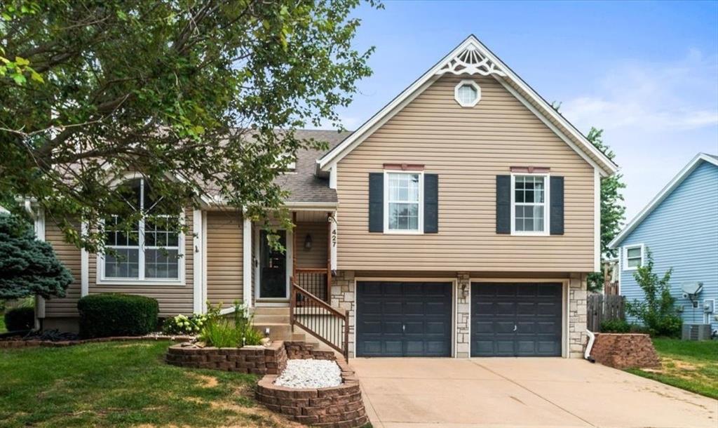 1st image of 427 Se Franklin Ct, Blue Springs, MO 64014 | MLS# 2635849