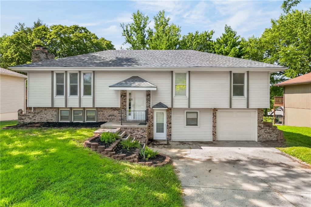 1st image of 5524 Nw Raintree Dr, Kansas City, MO 64152 | MLS# 2635868