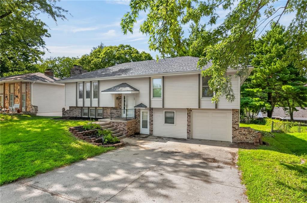 2nd image of 5524 Nw Raintree Dr, Kansas City, MO 64152 | MLS# 2635868
