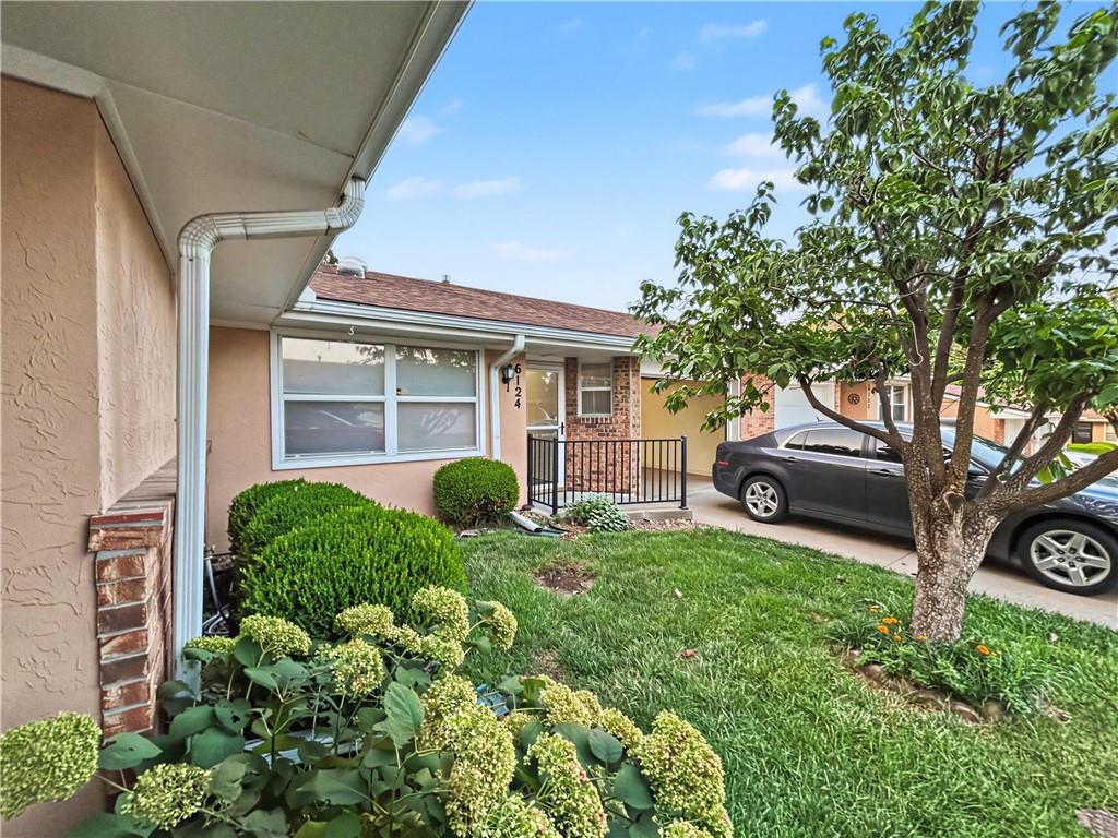 2nd image of 6124 Ash Ct, Raytown, MO 64133 | MLS# 2635878