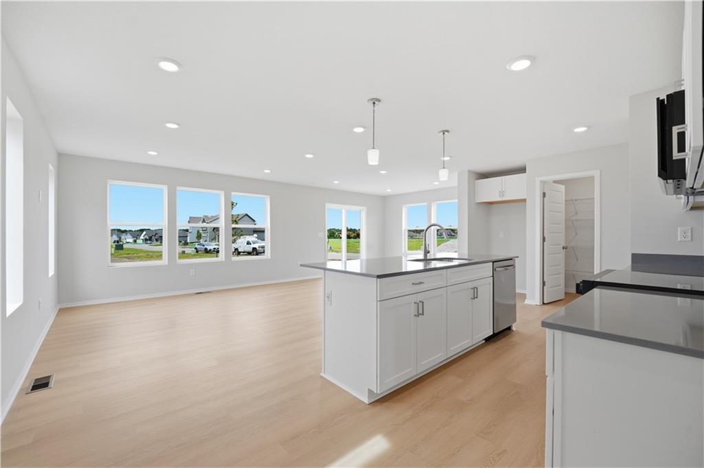 5th image of 1328 Se Windbreak Dr, Lees Summit, MO 64081 | MLS# 2635882