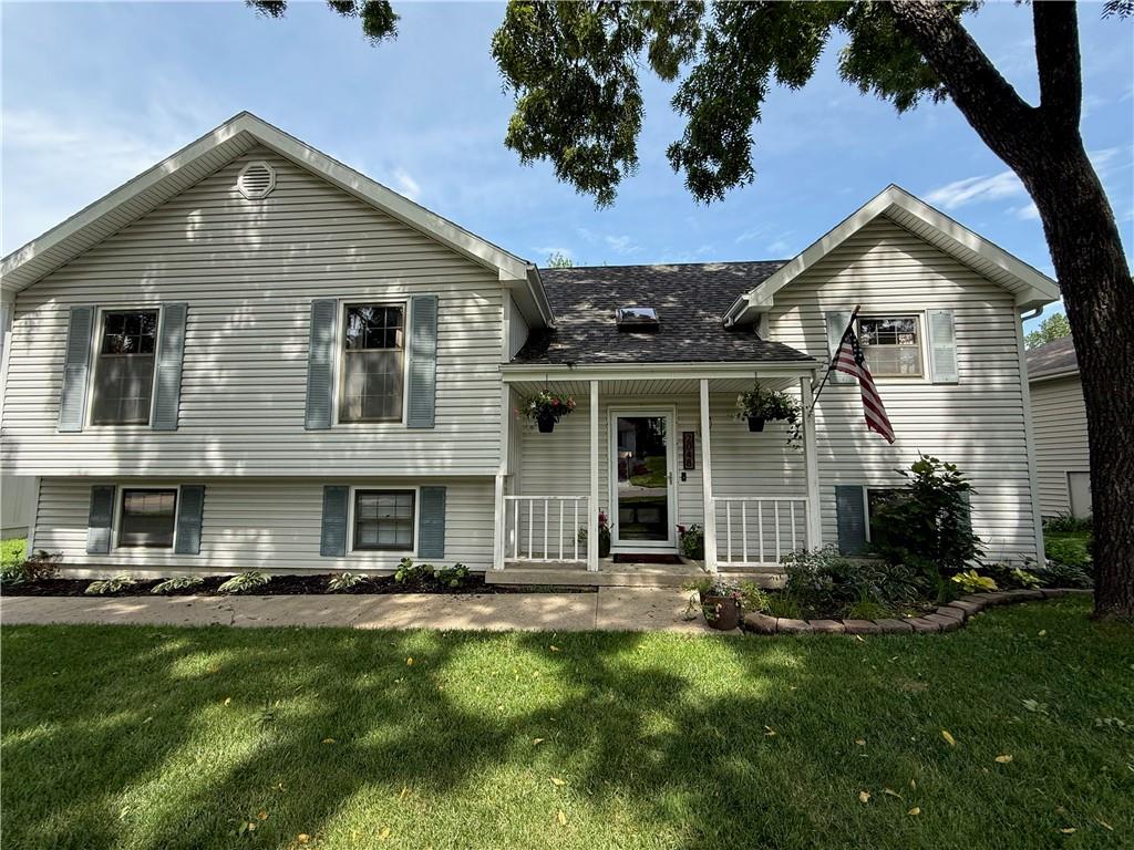 1st image of 2048 Ne Concord St, Lees Summit, MO 64086 | MLS# 2635886