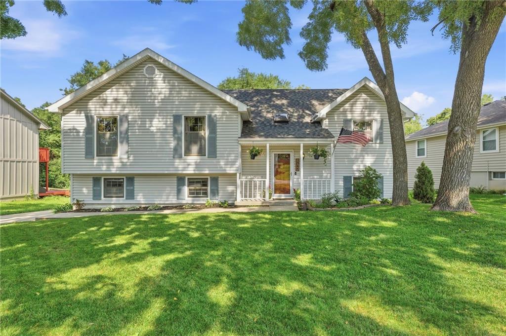 2nd image of 2048 Ne Concord St, Lees Summit, MO 64086 | MLS# 2635886