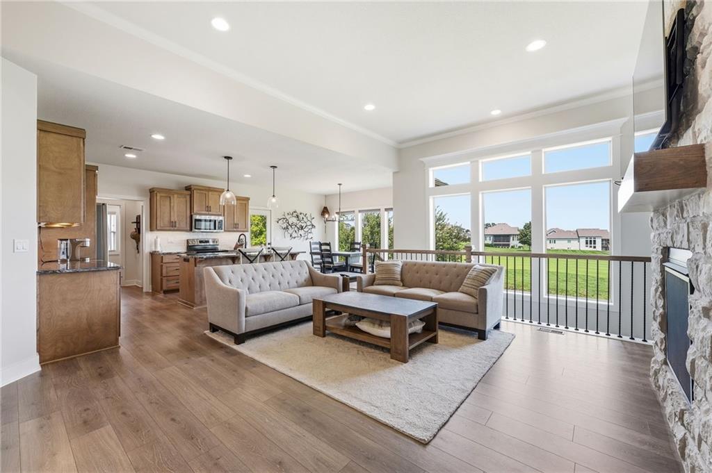 4th image of 914 Churchill Cir, Raymore, MO 64083 | MLS# 2635890