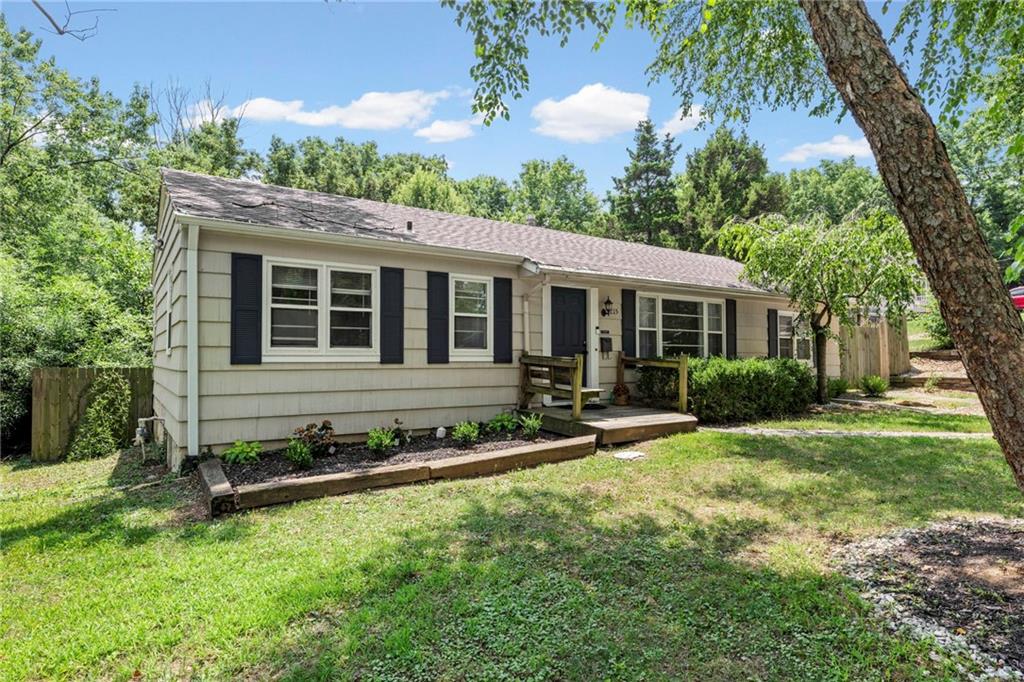 3rd image of 215 E 96Th St, Kansas City, MO 64114 | MLS# 2635900