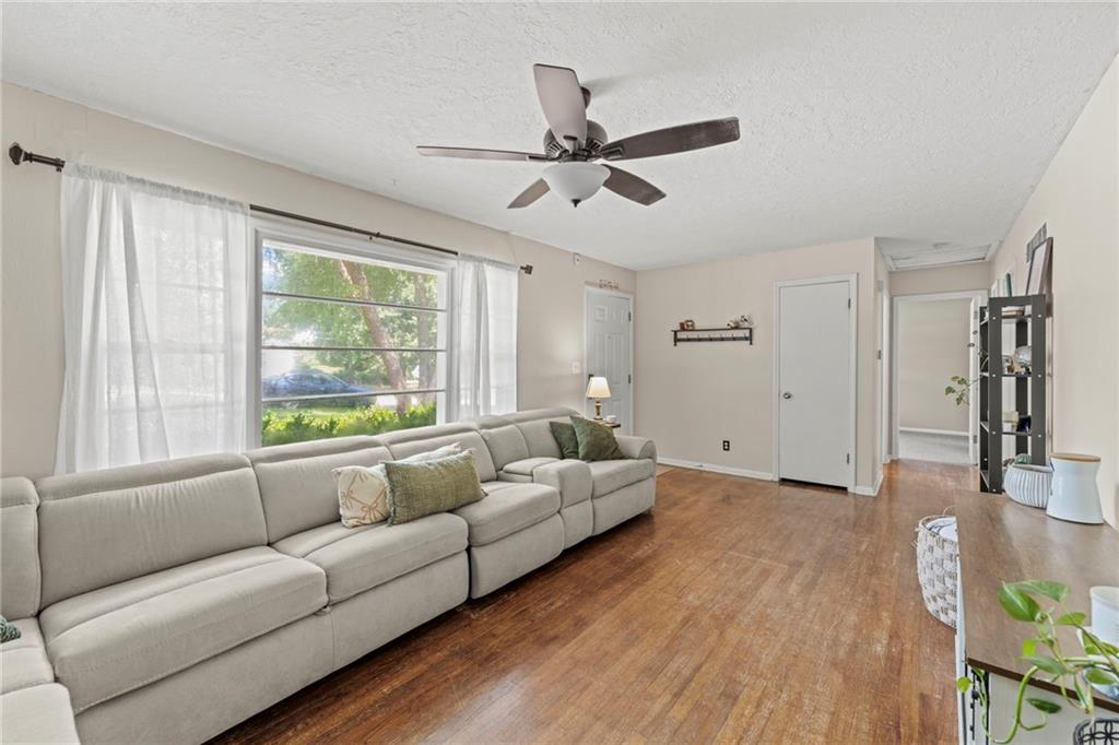 4th image of 215 E 96Th St, Kansas City, MO 64114 | MLS# 2635900