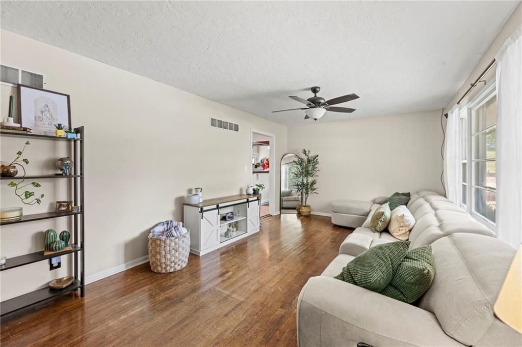 5th image of 215 E 96Th St, Kansas City, MO 64114 | MLS# 2635900