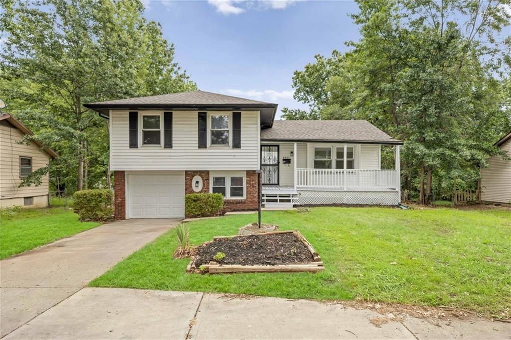 2nd image of 8907 Blue Ridge Blvd, Kansas City, MO 64138 | MLS# 2635932