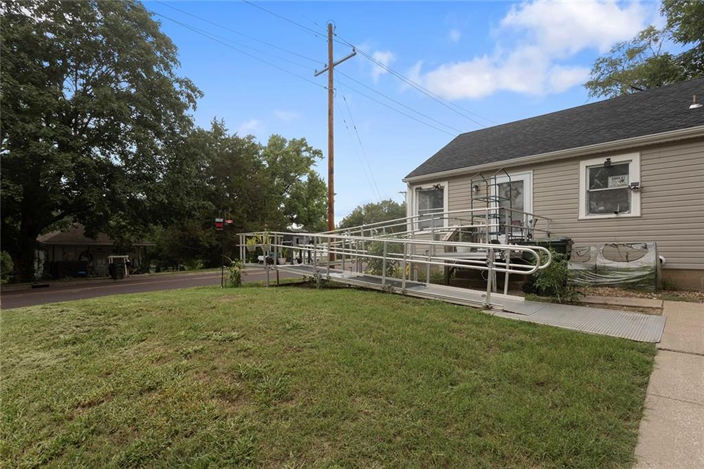2nd image of 948 Cheyenne St, Leavenworth, KS 66048 | MLS# 2635948