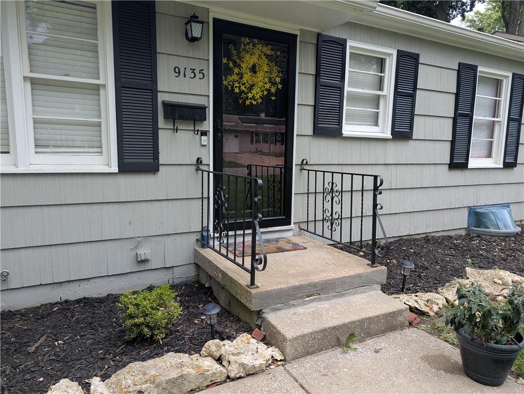 2nd image of 9135 Richards Dr, Raytown, MO 64133 | MLS# 2635966