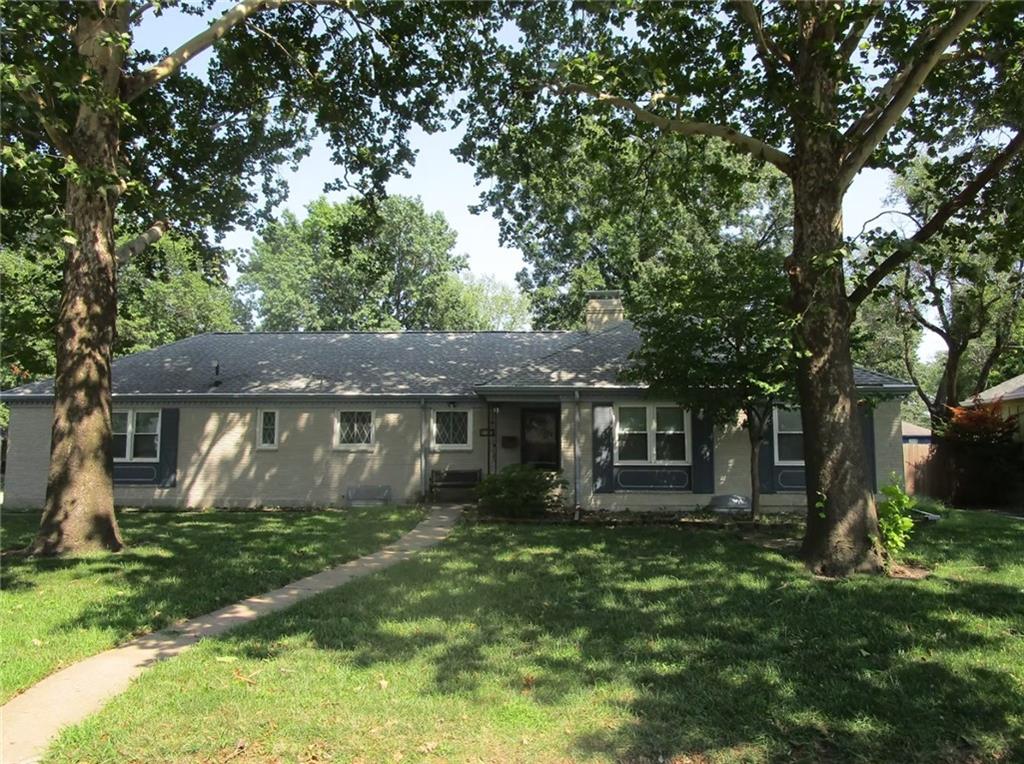 2nd image of 600 S Edgemere Dr, Olathe, KS 66061 | MLS# 2635975