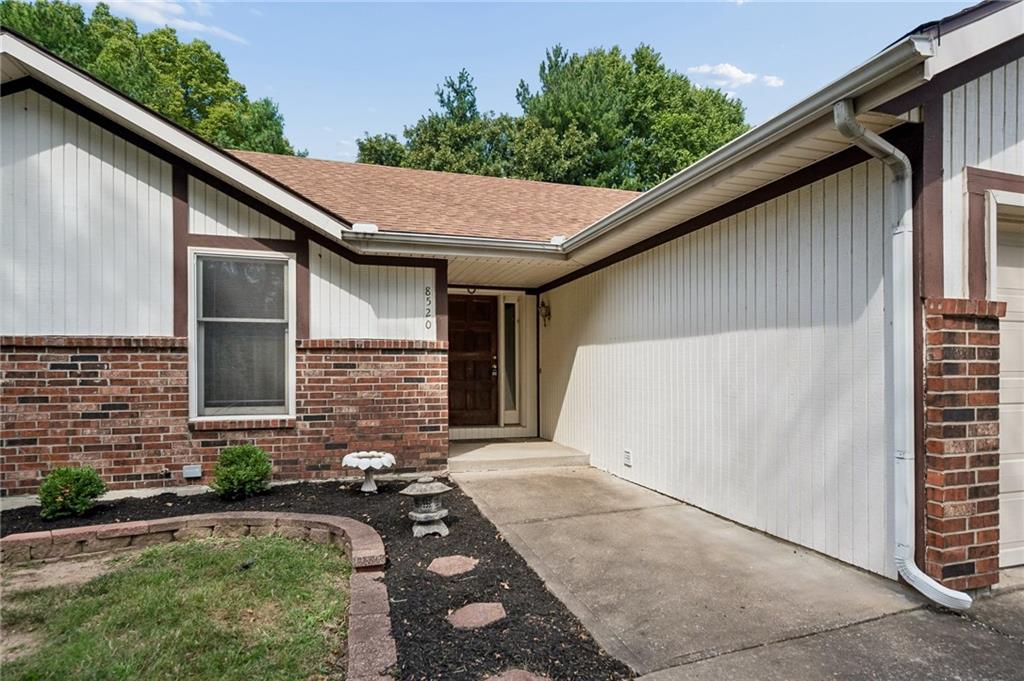 Photo 3 of Sale Pending at 8520 N Campbell St, Kansas City, MO 64155 | MLS# 2636017 | Listing updated on 2026-09-04