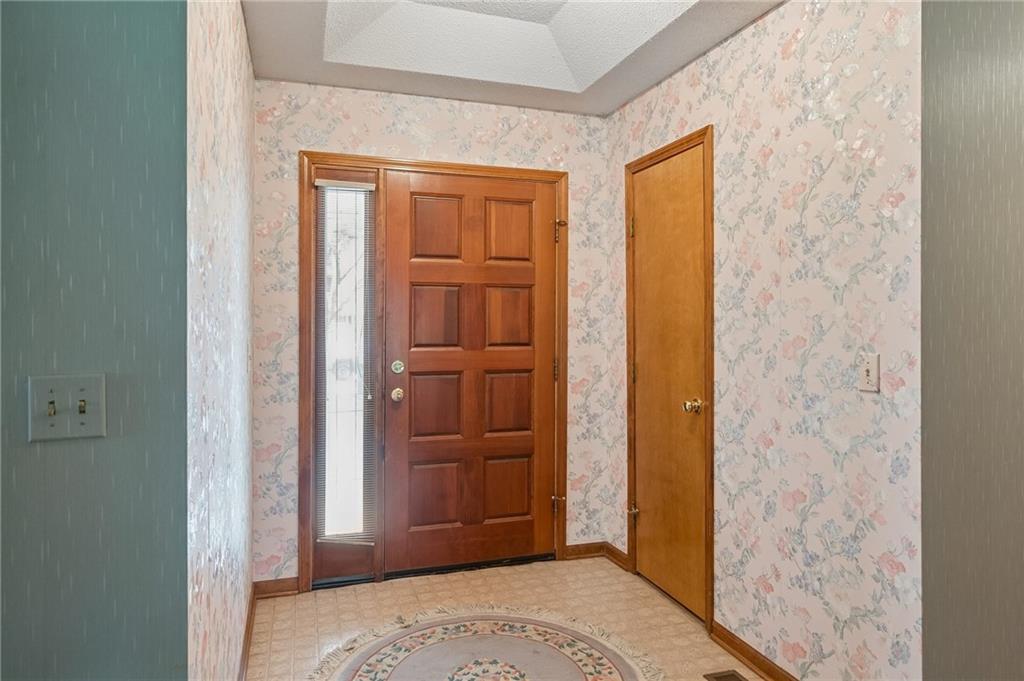Photo 4 of Sale Pending at 8520 N Campbell St, Kansas City, MO 64155 | MLS# 2636017 | Listing updated on 2026-09-04