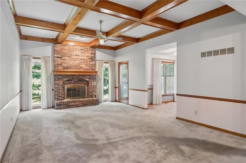Photo 5 of Sale Pending at 8520 N Campbell St, Kansas City, MO 64155 | MLS# 2636017 | Listing updated on 2026-09-04